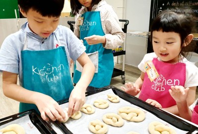 PRETZEL Bake-at-Home Box